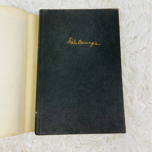 HOW TO WIN FRIENDS AND INFLUENCE PEOPLE BY DALE Carnegie self help book - Picture 6 of 8